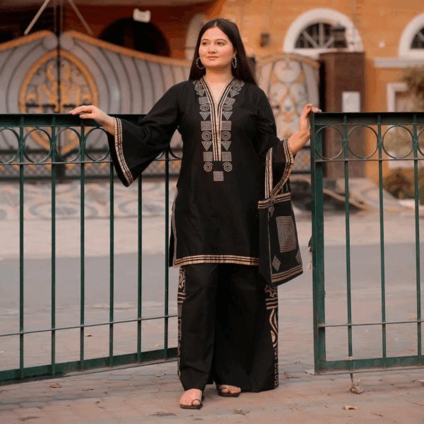 Embroidered Dress With Bag